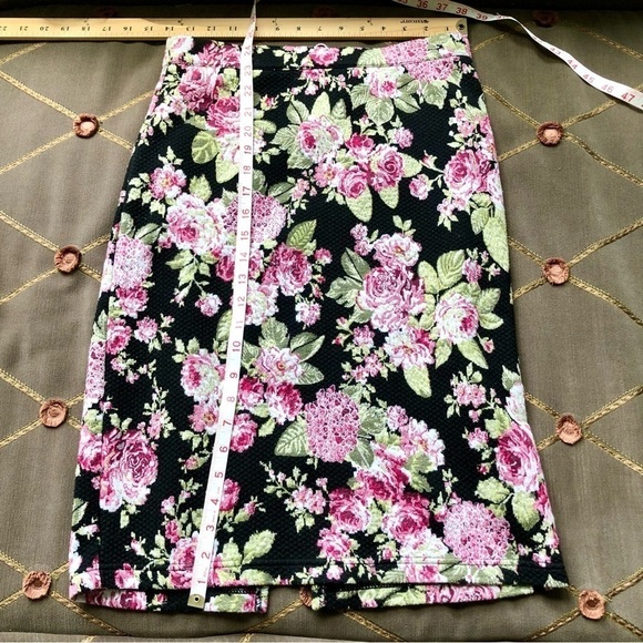 Anthropologie Maeve Skirt Knit Floral Pencil Roses (S) - Picture 8 of 9